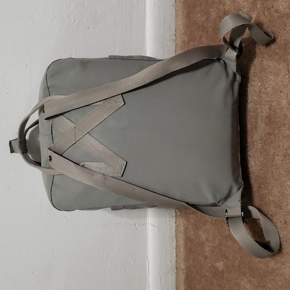 Fjallraven Kanken Classic Backpack Shoulder Bag Grey 23510 Padded Back - Picture 5 of 13